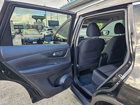 Used 2017 Nissan Rogue SV image 15