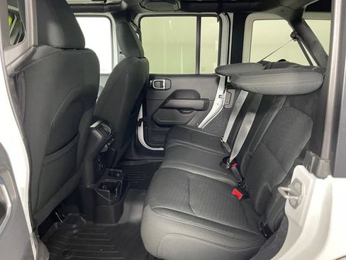 Used 2018 Jeep Wrangler Unlimited Sahara AWD/4WD image 13