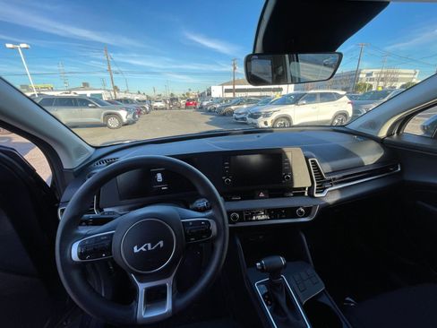 Used 2025 Kia Sportage LX image 33