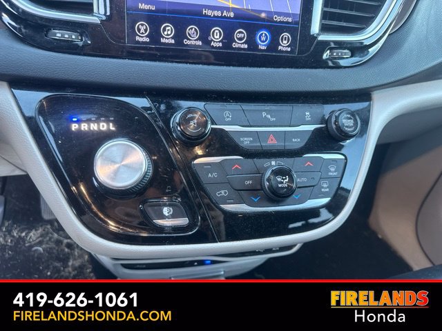 Used 2017 Chrysler Pacifica Touring-L Plus w/ Tire & Wheel Group FWD image 23