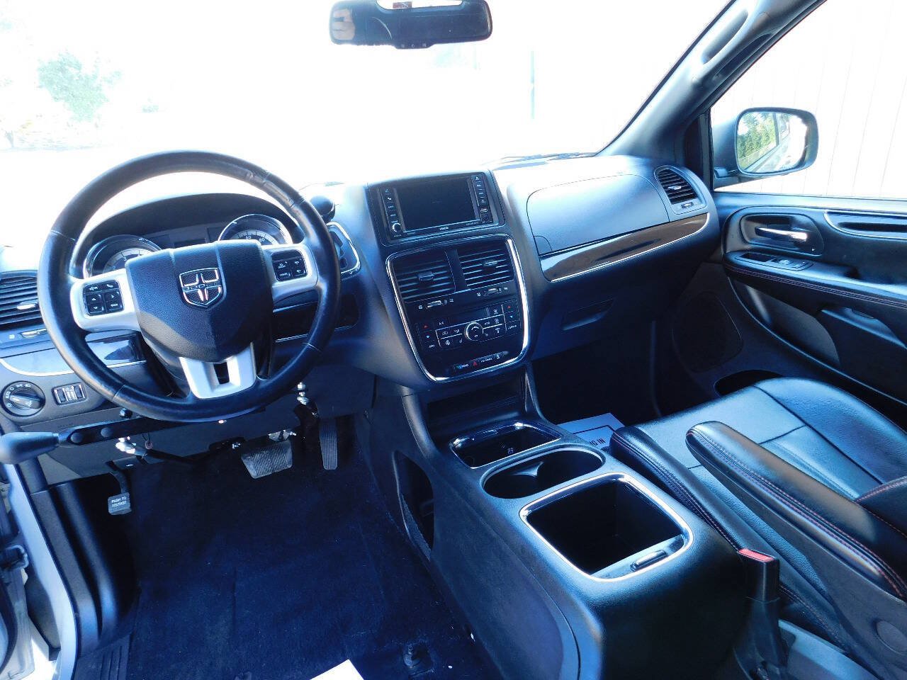 Used 2018 Dodge Grand Caravan GT FWD image 26