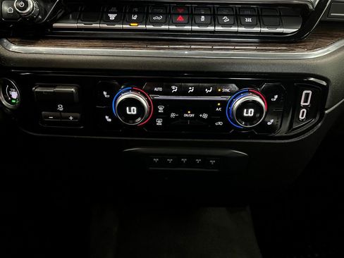 Used 2024 GMC Sierra 3500 SLE w/ SLE Value Package AWD/4WD image 15