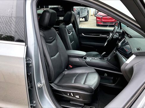 Used 2024 Cadillac XT6 Premium Luxury image 16