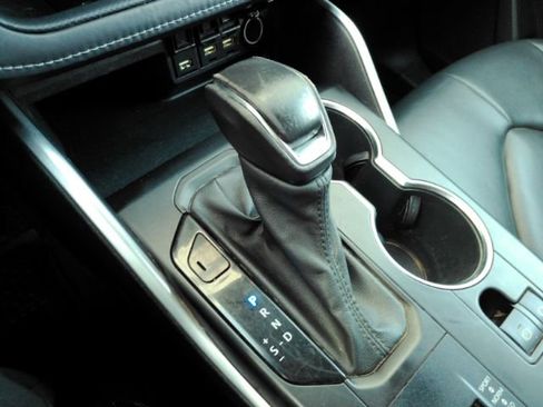 Used 2021 Toyota Highlander XLE image 53