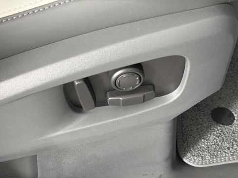 New 2025 Land Rover Defender 110 S image 34