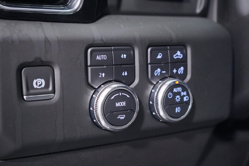 Used 2024 GMC Sierra 1500 Denali w/ Technology Package AWD/4WD image 24