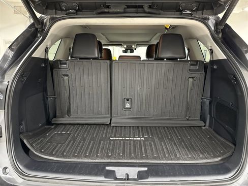 Used 2021 Toyota Highlander Platinum image 25