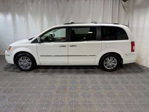 Used 2008 Chrysler Town & Country Limited w/ Entertainment Group #3 FWD image 5