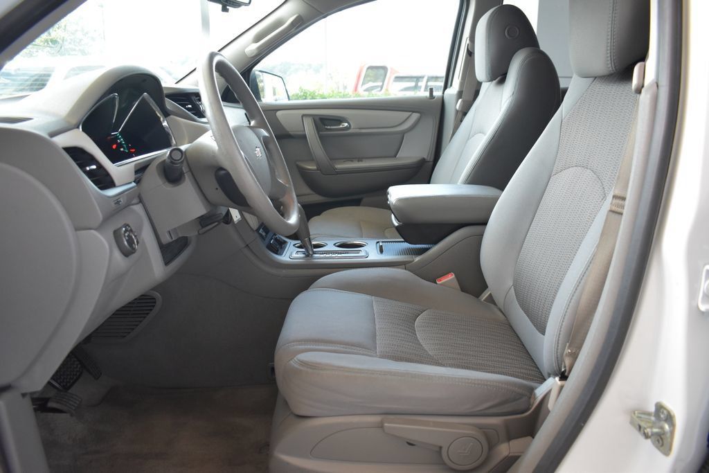 Used 2017 Chevrolet Traverse LS FWD image 3