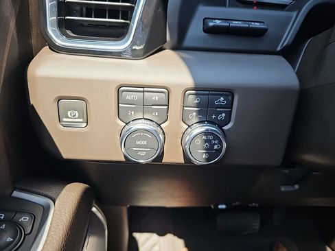 Used 2024 GMC Sierra 2500 Denali w/ Denali Reserve Package AWD/4WD image 18