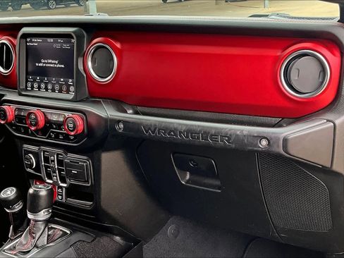 Used 2022 Jeep Wrangler Unlimited Rubicon w/ Cold Weather Group image 17