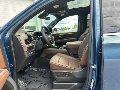 Used 2025 Chevrolet Tahoe High Country AWD/4WD image 21