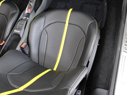 Used 2022 Ferrari F8 Tributo RWD image 32