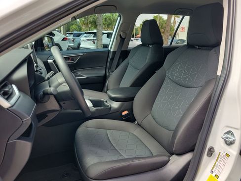 Used 2025 Toyota RAV4 XLE AWD/4WD image 16