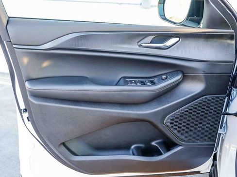 New 2025 Jeep Grand Cherokee L Altitude image 23