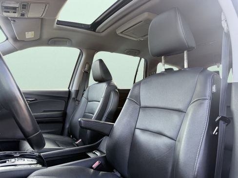 Used 2022 Honda Pilot Touring image 4