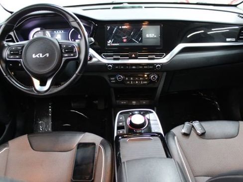 Used 2022 Kia Niro EX FWD image 2