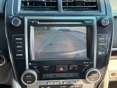 Used 2014 Toyota Camry XLE image 30