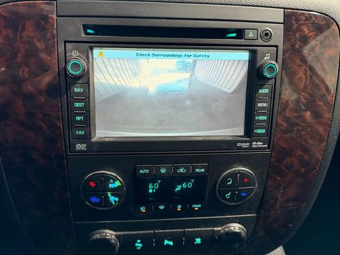 Used 2010 GMC Yukon Denali RWD image 36