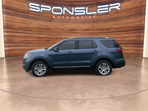 Used 2018 Ford Explorer XLT w/ Equipment Group 201A AWD/4WD image 2