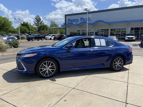Used 2024 Toyota Camry XLE image 6