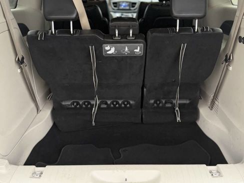 Used 2020 Chrysler Voyager Lxi FWD image 21