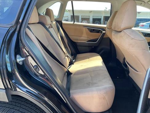 Used 2020 Toyota RAV4 LE FWD image 21