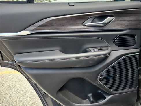 Used 2023 Jeep Grand Cherokee Overland w/ Advanced Protech Group III image 14