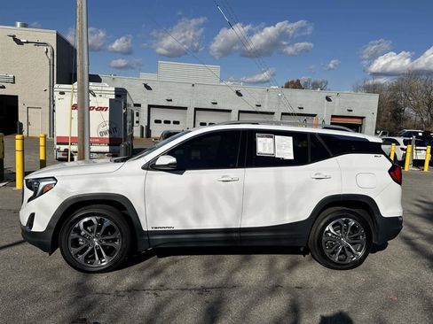 Used 2021 GMC Terrain SLT w/ Infotainment Package II image 2