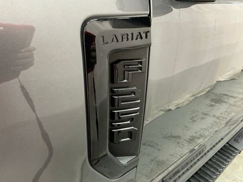 Used 2022 Ford F250 Lariat w/ Lariat Ultimate Package AWD/4WD image 10