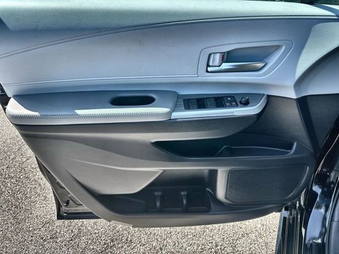 Used 2025 Toyota Sienna XLE image 23