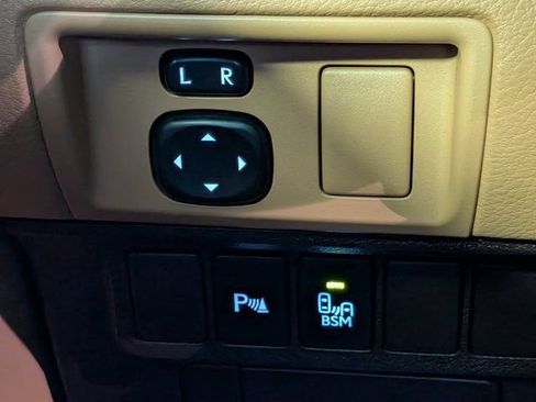 Used 2016 Lexus ES 350 w/ Premium Package w/Wood Trim FWD image 25