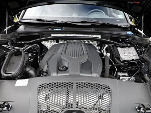 Certified 2024 Porsche Macan image 29