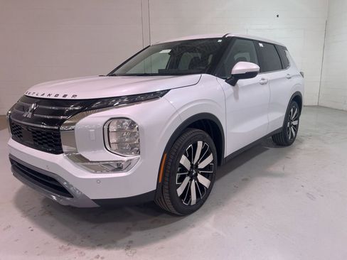 New 2025 Mitsubishi Outlander SE image 7