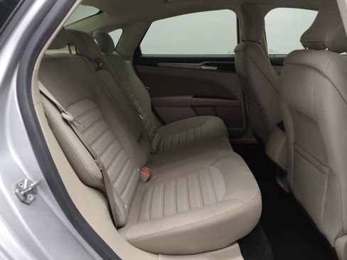 Used 2018 Ford Fusion SE image 19