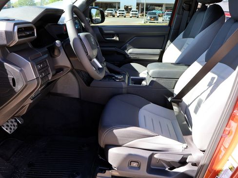 Used 2025 Toyota Tacoma TRD Sport image 18