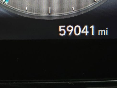 Used 2021 Hyundai Elantra Limited image 22