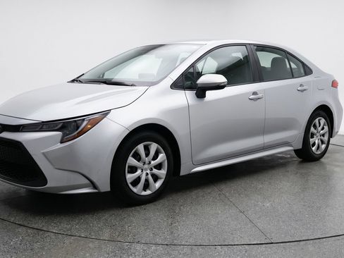 Used 2025 Toyota Corolla LE FWD image 3