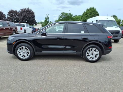 Used 2023 Lincoln Corsair AWD image 2