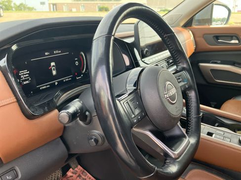 Used 2023 Nissan Pathfinder Platinum AWD/4WD image 10
