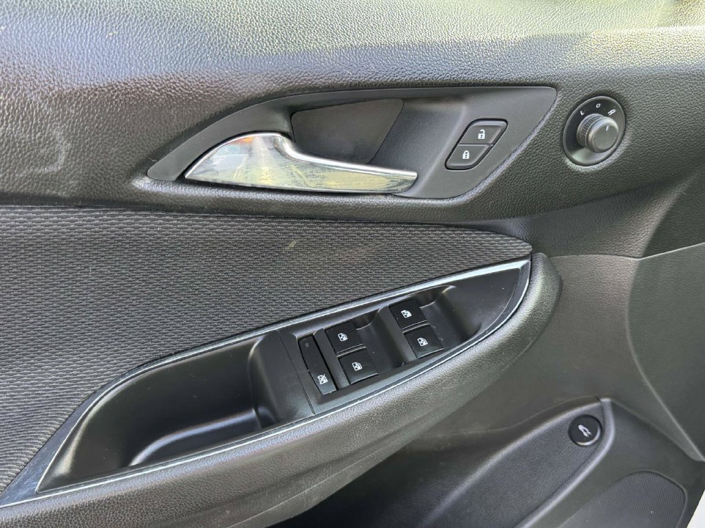 Used 2017 Chevrolet Cruze LT FWD image 18
