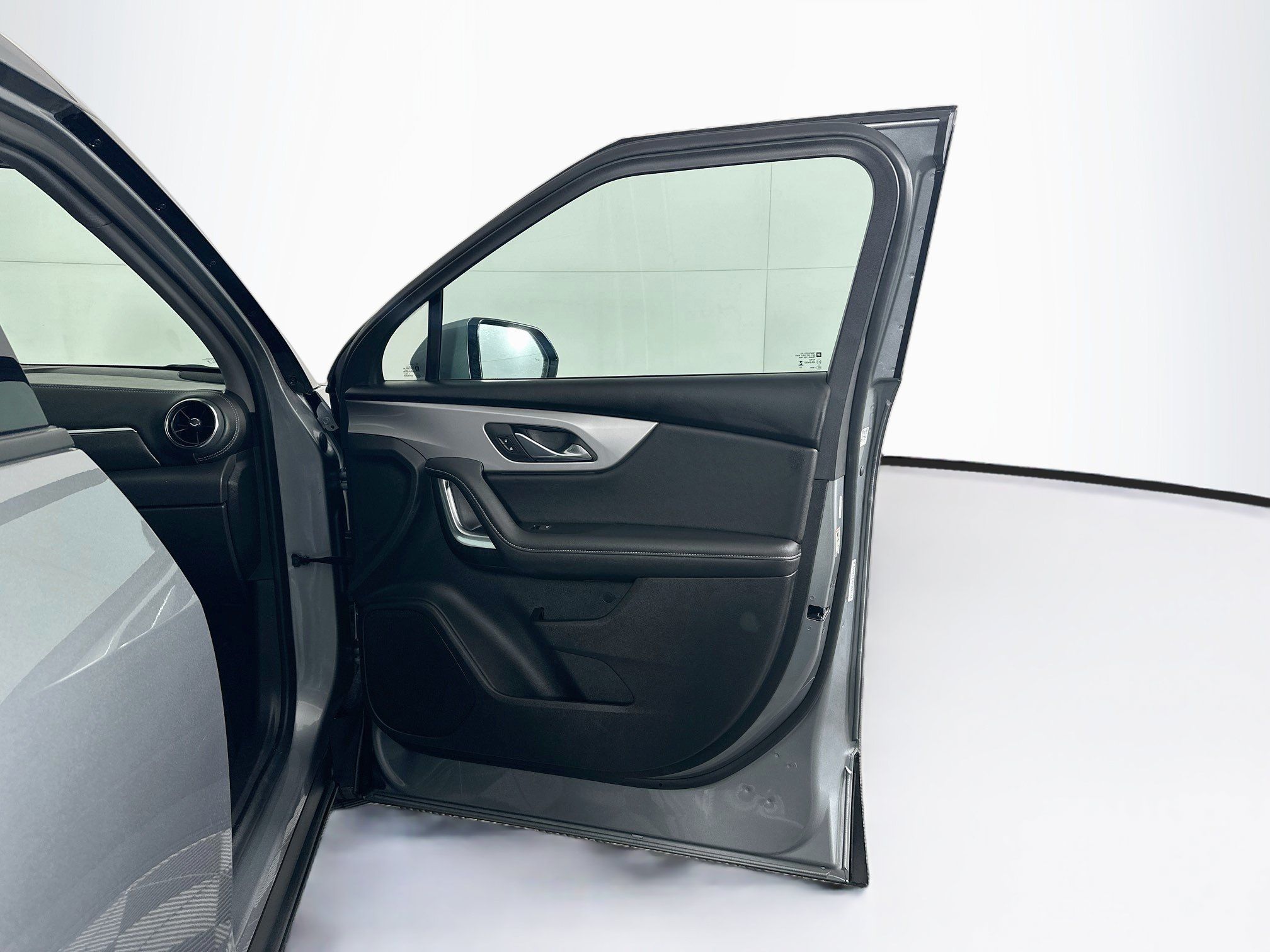 Used 2026 Chevrolet Blazer LT FWD image 32
