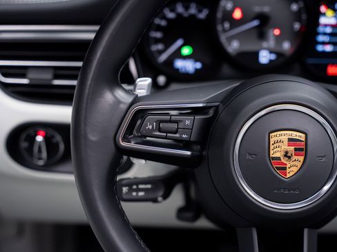 Used 2022 Porsche Macan S image 43