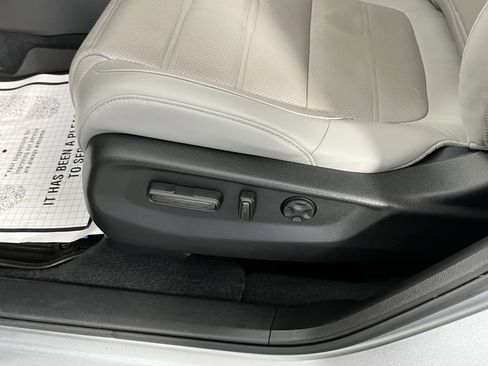Used 2022 Honda CR-V Touring image 18