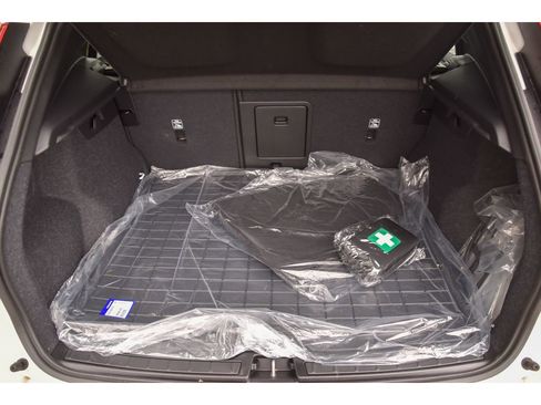 Certified 2025 Volvo XC40 B5 Core w/ Protection Package Premier image 20