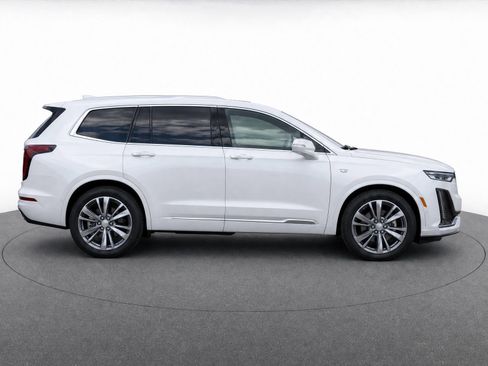 Used 2022 Cadillac XT6 Premium Luxury w/ Technology Package FWD image 8