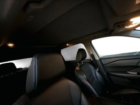 Used 2024 Nissan Rogue SV w/ SV Premium Package image 19