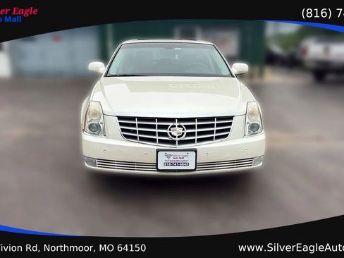 Used 2009 Cadillac DTS w/ Sun And Sound Package FWD image 8