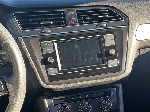 Used 2018 Volkswagen Tiguan S image 11