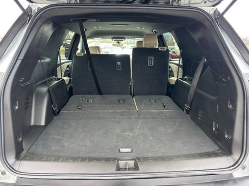 Used 2023 Chevrolet Traverse LS FWD image 24